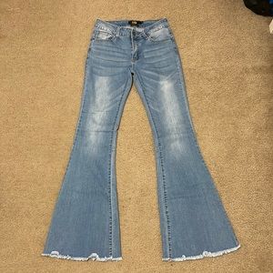 L&B size US 4, mid rise flares. Light-medium wash with raw hem on the bottom